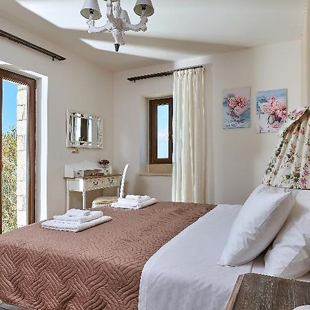 Orelia Cretan Villas & Deluxe Apartments กามิลารี ภายนอก รูปภาพ